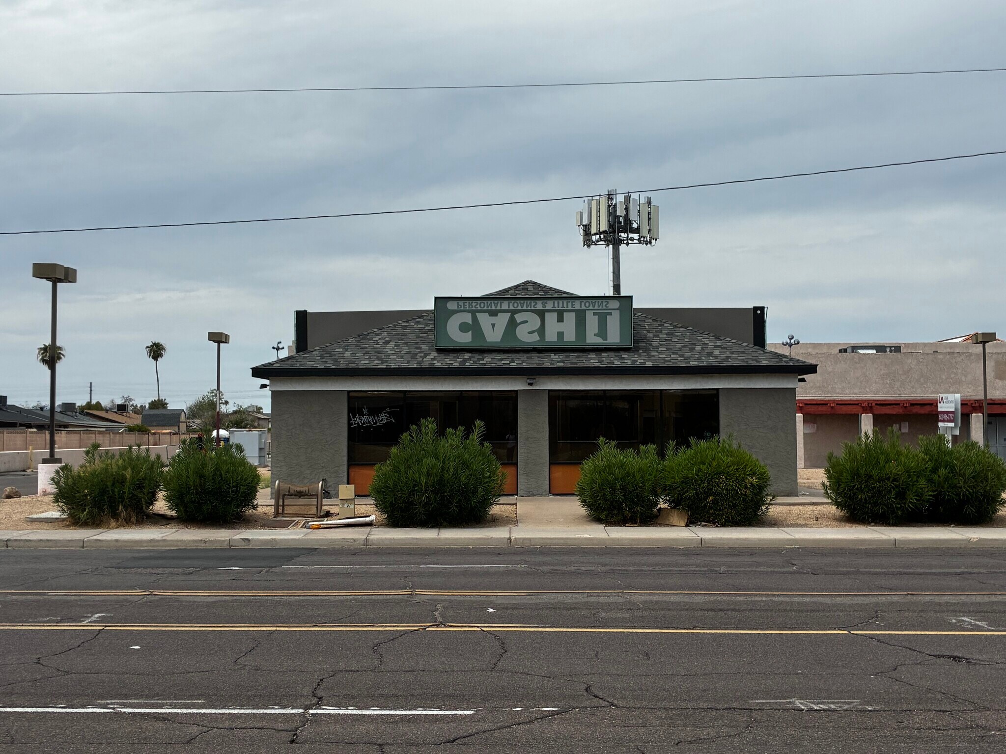 4735 E Southern Ave, Phoenix, AZ à louer Photo de l’immeuble– Image 1 sur 4