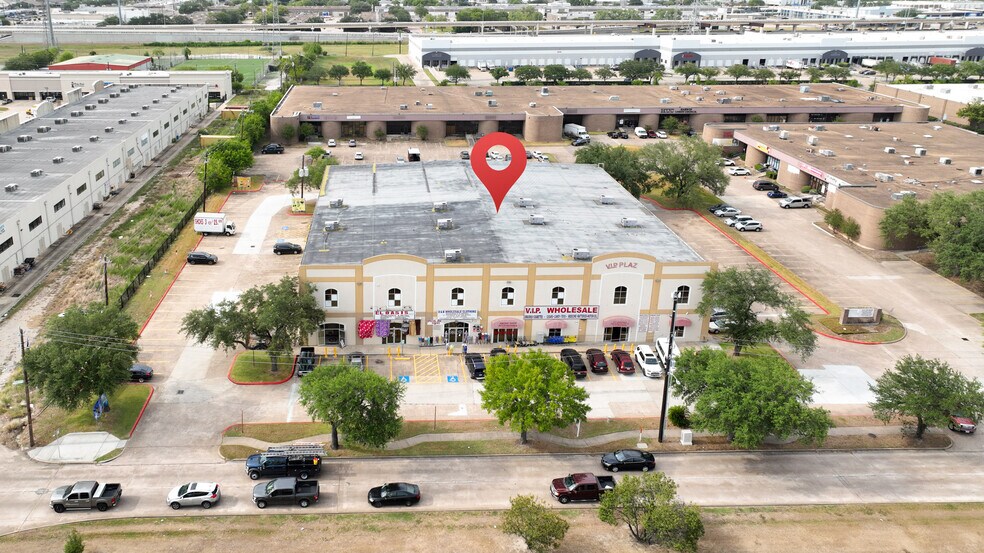 7598 Harwin Dr, Houston, TX à louer - Photo de l’immeuble – Image 2 sur 13