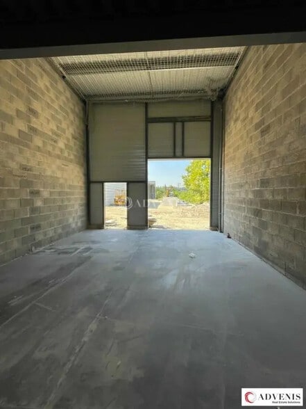 Local d'activités dans Bassens à vendre - Photo de l’immeuble – Image 3 sur 9