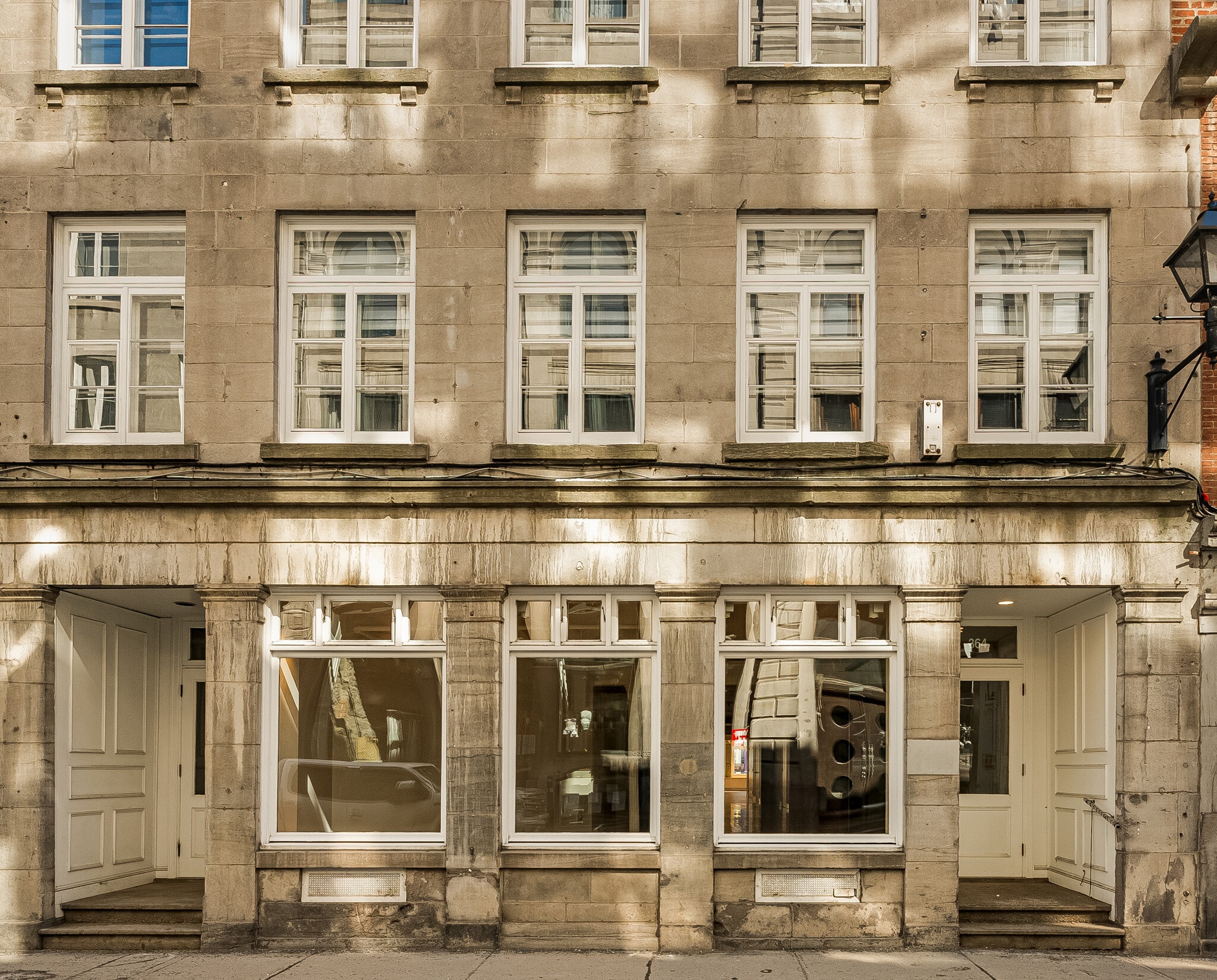 364 Rue Saint-Paul O, Montréal, QC à vendre Photo principale– Image 1 sur 9