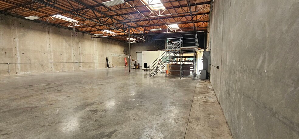 5369 Brooks St, Montclair, CA à louer - Photo intérieure – Image 2 sur 4