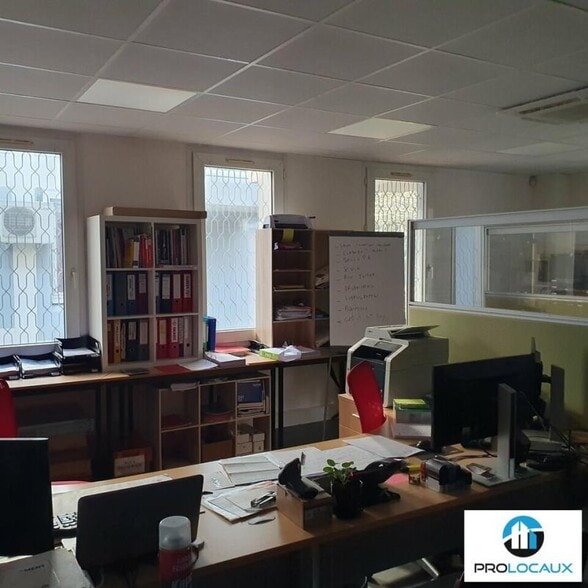 Bureau dans SAINT EGREVE à vendre - Photo intérieure – Image 1 sur 6