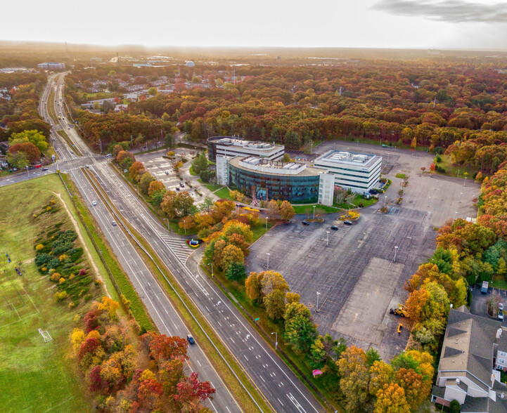 888 Veterans Memorial Hwy, Hauppauge, NY à louer - Photo de l’immeuble – Image 2 sur 7