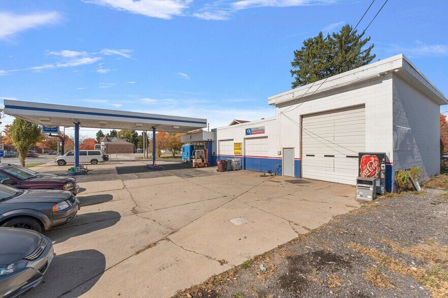 801 Lincolnway, Valparaiso, IN à vendre - Photo de l’immeuble – Image 2 sur 15
