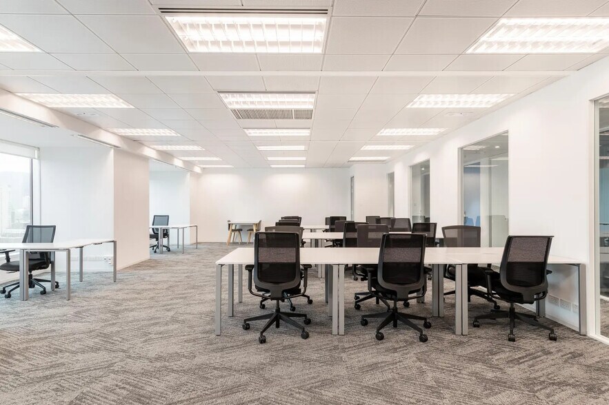 Bureau dans Chécy à louer - Photo de l’immeuble – Image 3 sur 10