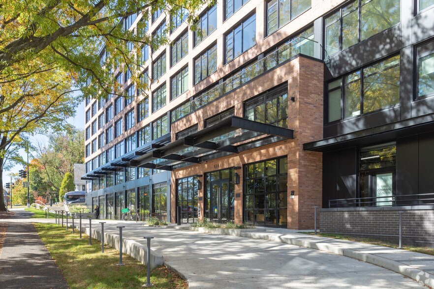 2101 Wisconsin Ave NW, Washington, DC à louer - Photo de l’immeuble – Image 2 sur 38