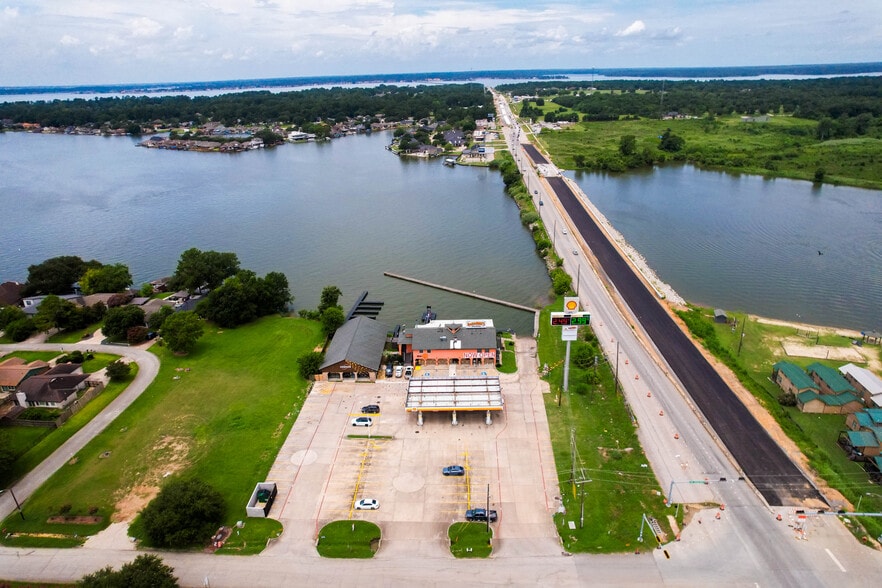 12947 Lake Conroe Hills Dr, Willis, TX à louer - Photo de l’immeuble – Image 3 sur 10