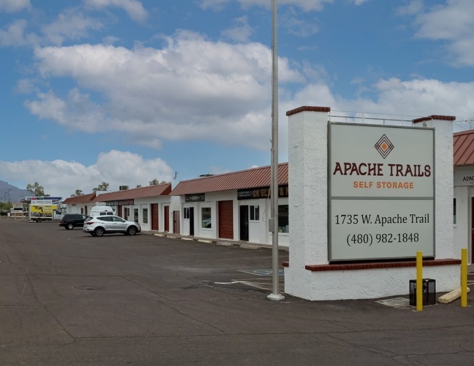 1735 W Apache Trl, Apache Junction, AZ à louer Photo de l’immeuble– Image 1 sur 7