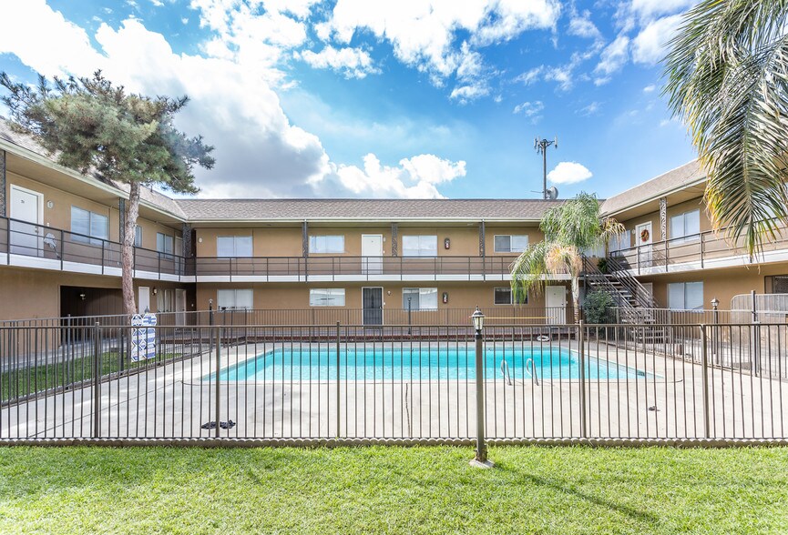 3143 S H St, Bakersfield, CA à vendre - Photo de l’immeuble – Image 2 sur 9