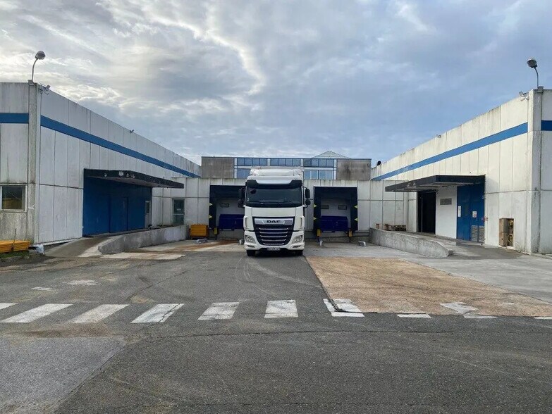 Industriel/Logistique dans Auneau-Bleury-Saint-Symphorien à louer - Photo de l’immeuble – Image 2 sur 13