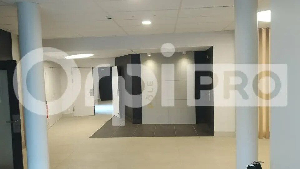 Bureau dans Reims à louer - Photo de l’immeuble – Image 2 sur 4