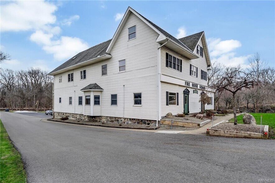 2901 Bowen Rd, Elma, NY à louer - Photo de l’immeuble – Image 2 sur 48