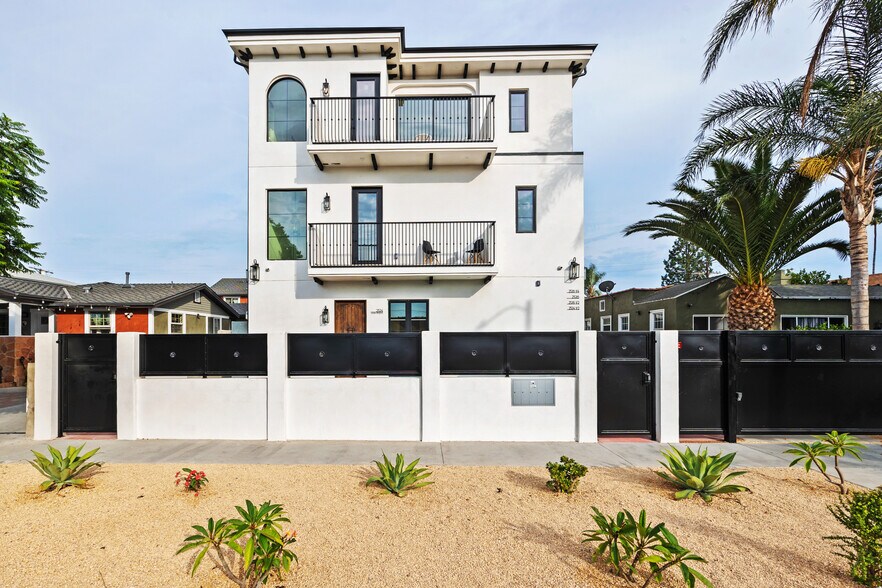 2324 S Dunsmuir Ave, Los Angeles, CA à vendre - Photo de l’immeuble – Image 2 sur 92
