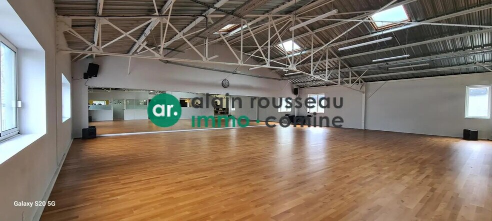 Local d’activités dans Angers à louer - Photo de l’immeuble – Image 2 sur 2