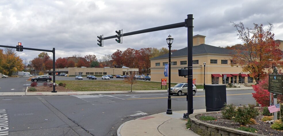 58 Maple St, Naugatuck, CT à louer - Photo de l’immeuble – Image 3 sur 6