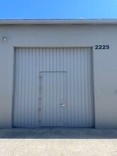 2217-2231 S Grand Ave, Santa Ana, CA à louer Photo de l’immeuble– Image 2 sur 2