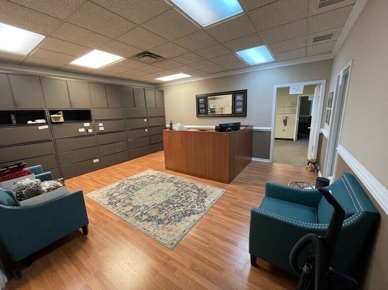 10001 Courtview Ln, Chesterfield, VA à louer - Photo de l’immeuble – Image 3 sur 10