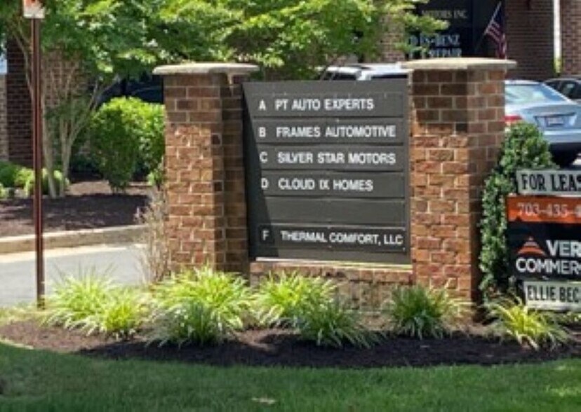 340 Mill St NE, Vienna, VA à louer - Photo de l’immeuble – Image 3 sur 6