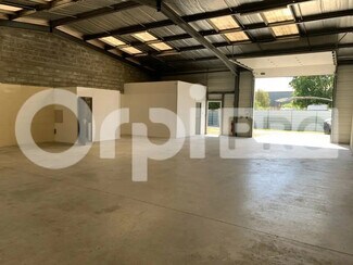 Plus de détails pour Local d'activités à louer