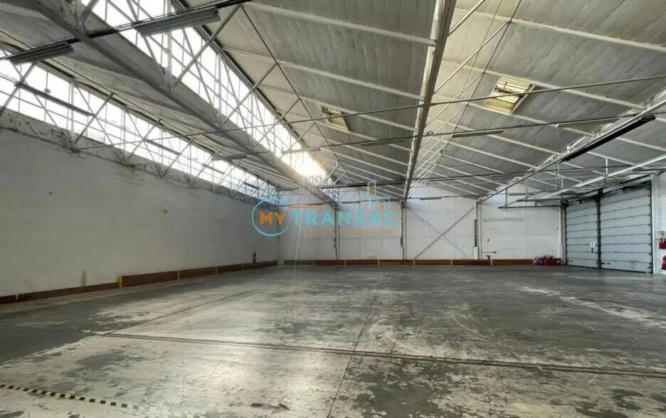 Local d’activités dans Massy à louer - Photo de l’immeuble – Image 1 sur 22