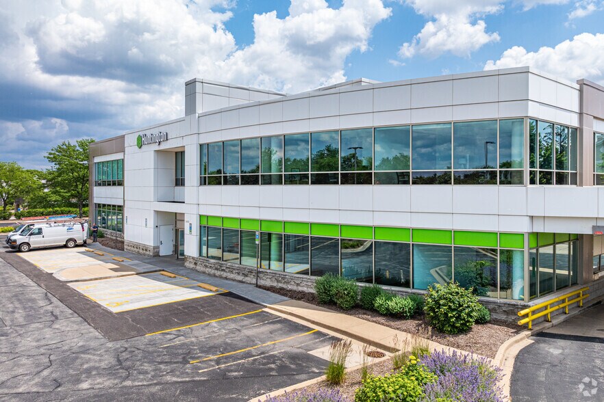 2430 W Indian Trl, Aurora, IL à louer - Photo de l’immeuble – Image 2 sur 4