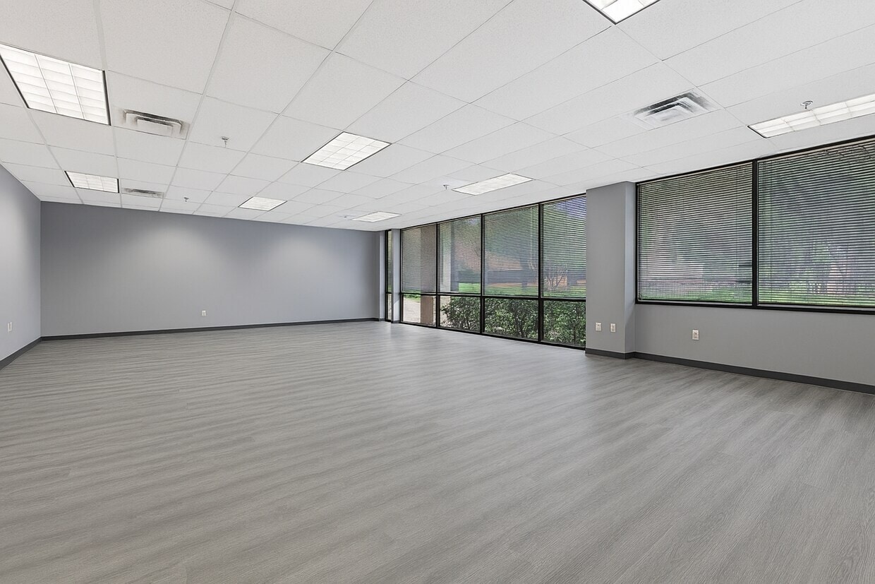 7920 Elmbrook Dr, Dallas, TX à louer Photo intérieure– Image 1 sur 2