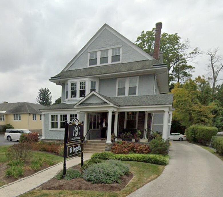 26 E Athens Ave, Ardmore, PA à louer Photo principale– Image 1 sur 3