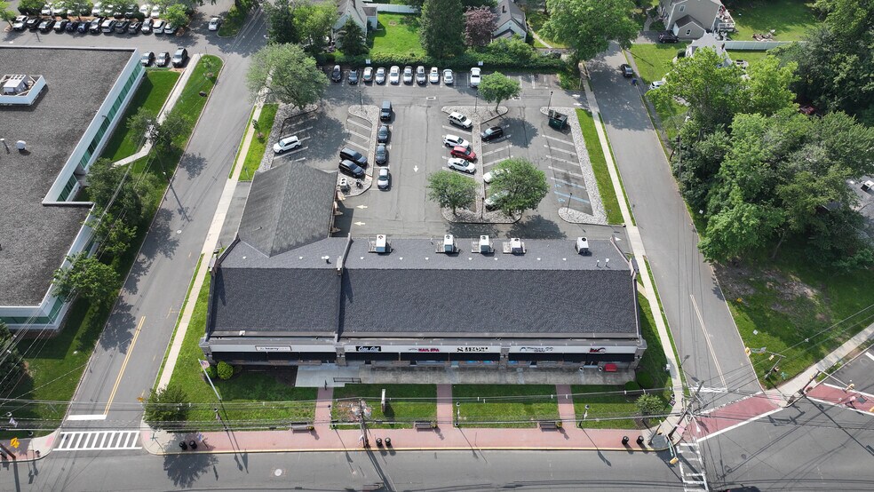 223 Mountain Ave, Springfield, NJ à louer - Photo de l’immeuble – Image 3 sur 9