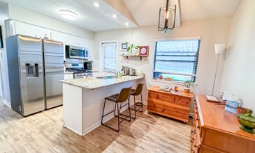 601 E Covington Dr, Austin, TX à vendre - Photo intérieure – Image 3 sur 4