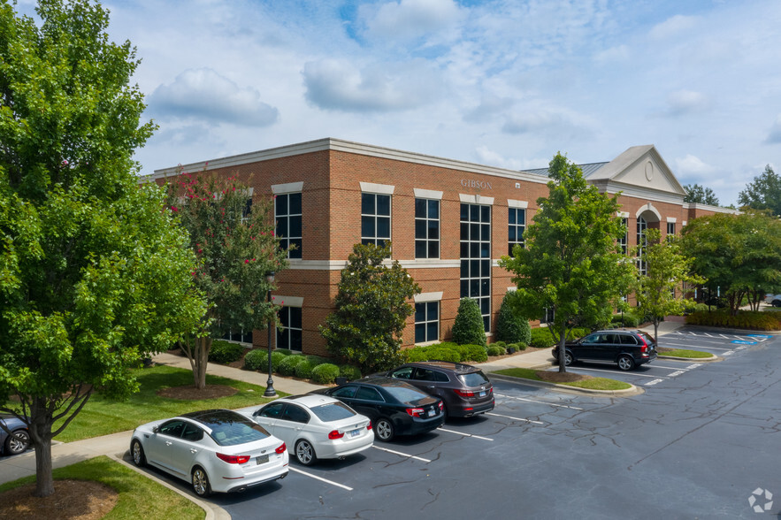 11430 N Community House Rd, Charlotte, NC à louer - Photo de l’immeuble – Image 1 sur 4