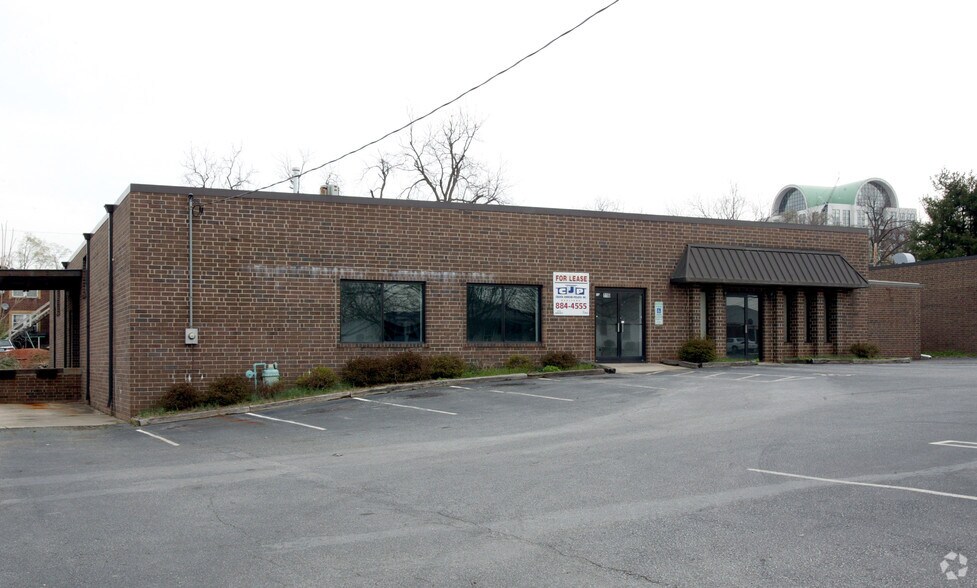 116 Chestnut Dr, High Point, NC à vendre - Photo de l’immeuble – Image 2 sur 11
