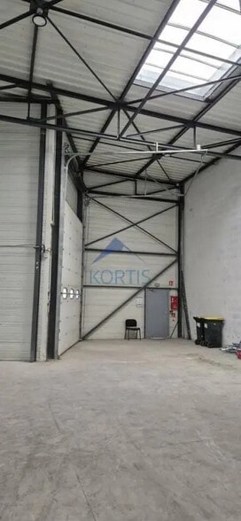 Local d'activités dans Saint-Priest à vendre - Photo de l’immeuble – Image 1 sur 9