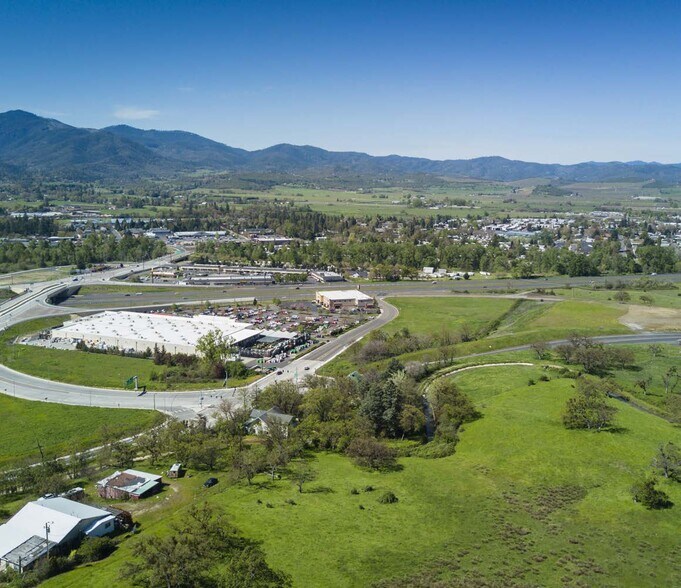 3765 N Phoenix Rd, Phoenix, OR à vendre - Photo de l’immeuble – Image 3 sur 5