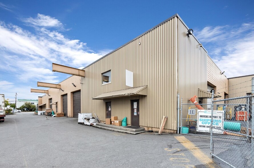 12487 82 Av, Surrey, BC à vendre - Photo de l’immeuble – Image 2 sur 9