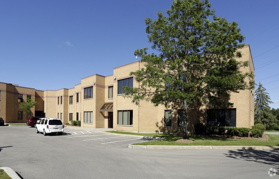 155 Frobisher Dr, Waterloo, ON à vendre - Photo de l’immeuble – Image 1 sur 4