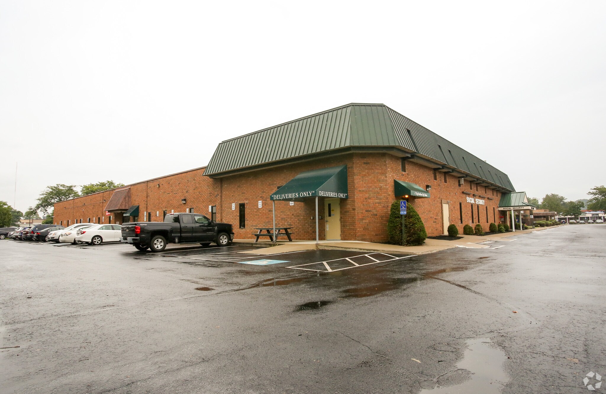 1260 Monroe St NW, New Philadelphia, OH à louer Photo principale– Image 1 sur 22