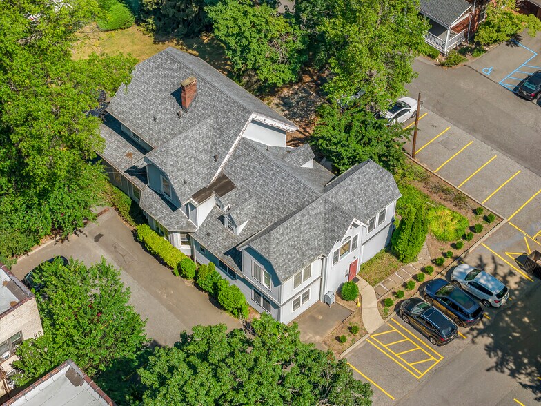 157 Engle St, Englewood, NJ à vendre - Photo de l’immeuble – Image 1 sur 30