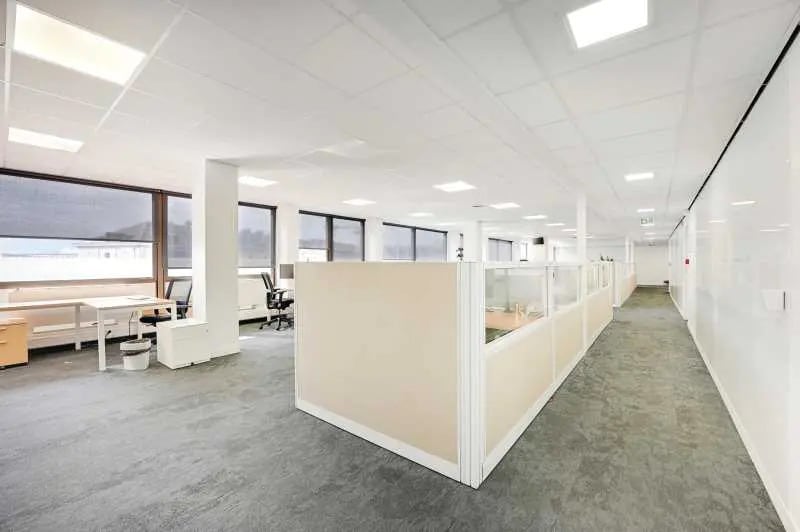 Bureau dans Saint-Cloud à louer - Photo de l’immeuble – Image 3 sur 11