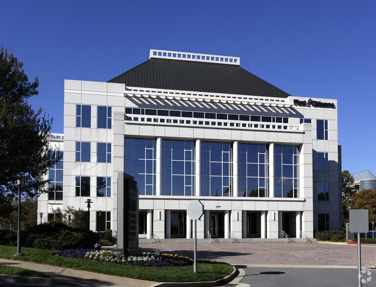 3300 Cumberland Blvd SE, Cumberland, GA à louer - Photo de l’immeuble – Image 2 sur 5