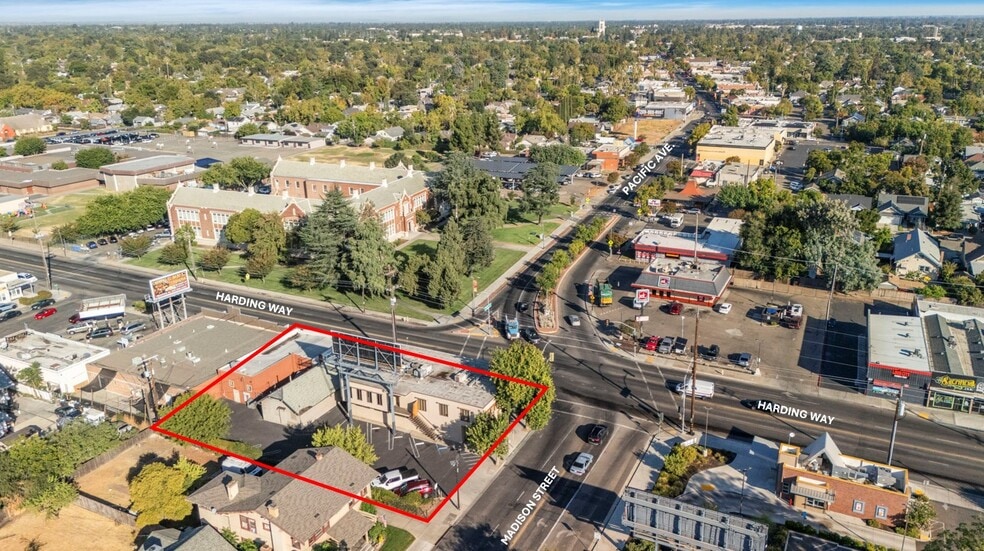 200-220 W Harding portefeuille de 3 biens à vendre sur LoopNet.fr - Photo de l’immeuble – Image 3 sur 11