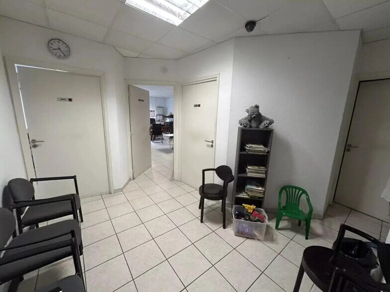 8 Cours Du 11 Novembre, Cagnes-sur-Mer à louer - Photo de l’immeuble – Image 2 sur 7