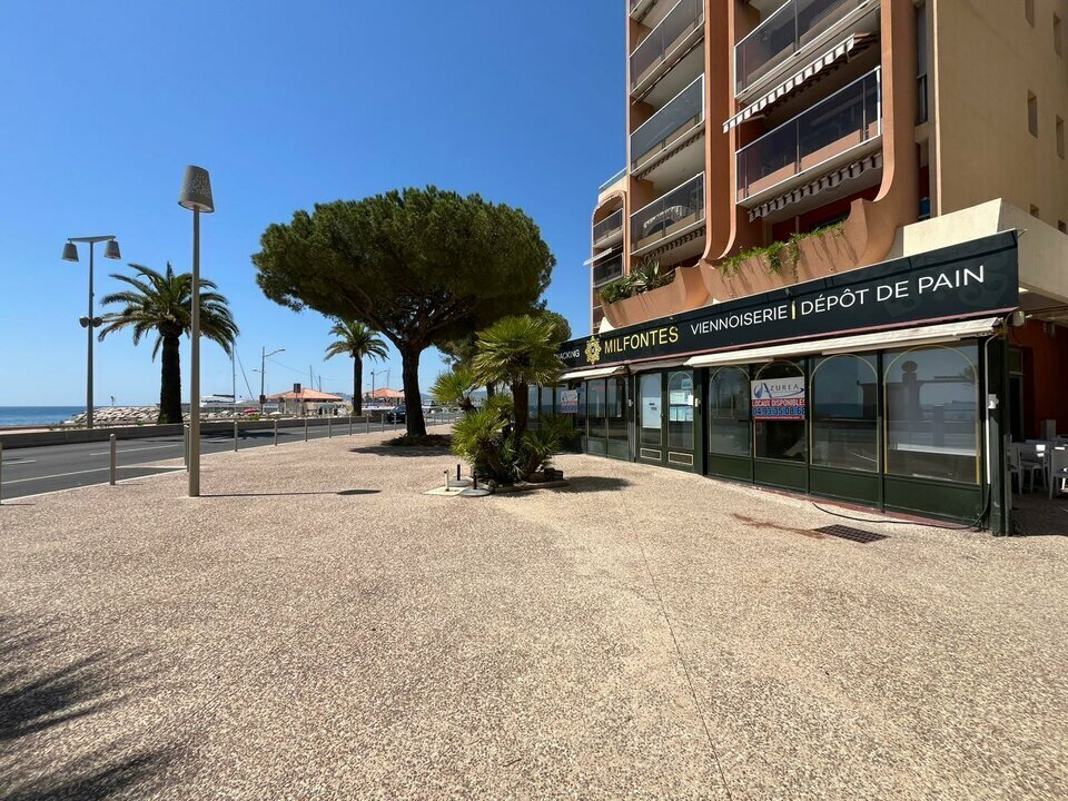 Local commercial dans Fréjus à louer Photo de l’immeuble– Image 1 sur 11