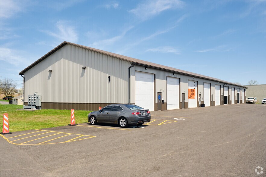1921 Brighton Henrietta Town Line Rd, Rochester, NY à louer - Photo principale – Image 1 sur 14