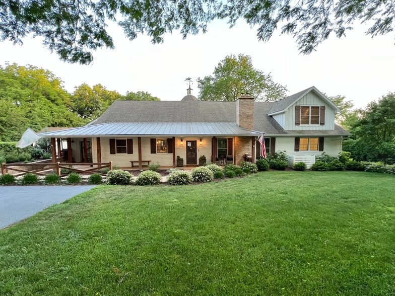 204 Country Commons Rd, Trout Valley, IL à vendre - Photo de l’immeuble – Image 1 sur 38