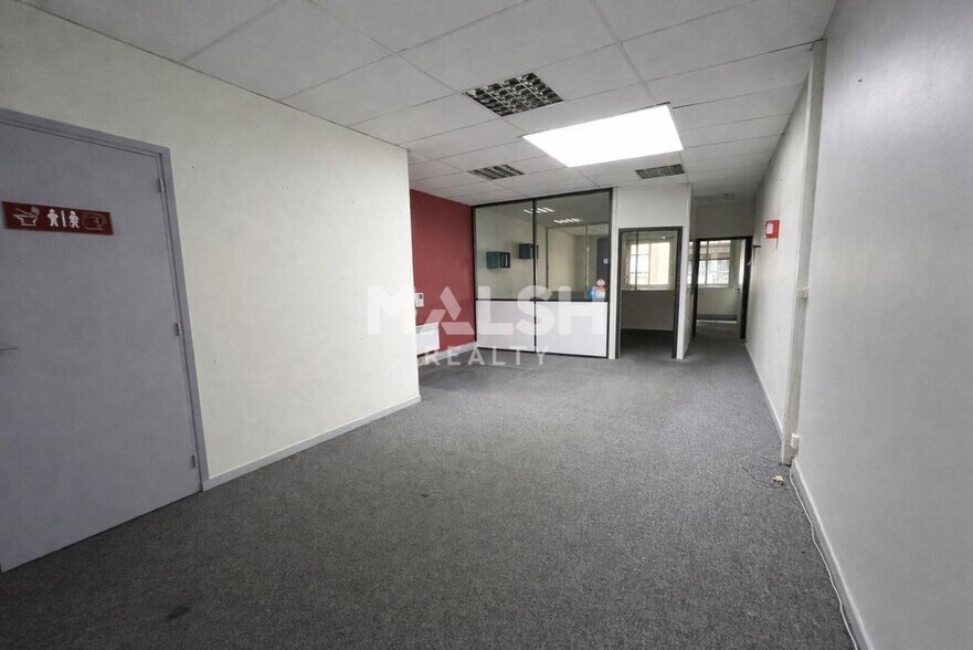 17 Rue Jean Bourgey, Villeurbanne à louer - Photo de l’immeuble – Image 3 sur 13