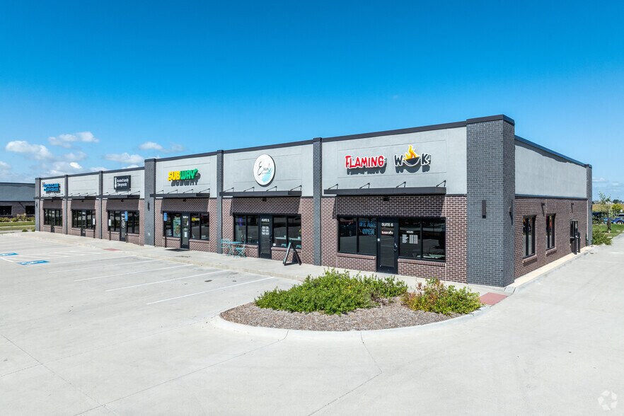 96 Paine Cir, Bondurant, IA à louer - Photo de l’immeuble – Image 2 sur 7