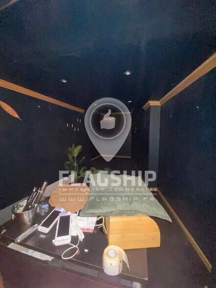 Local commercial dans Paris à louer - Photo de l’immeuble – Image 2 sur 7