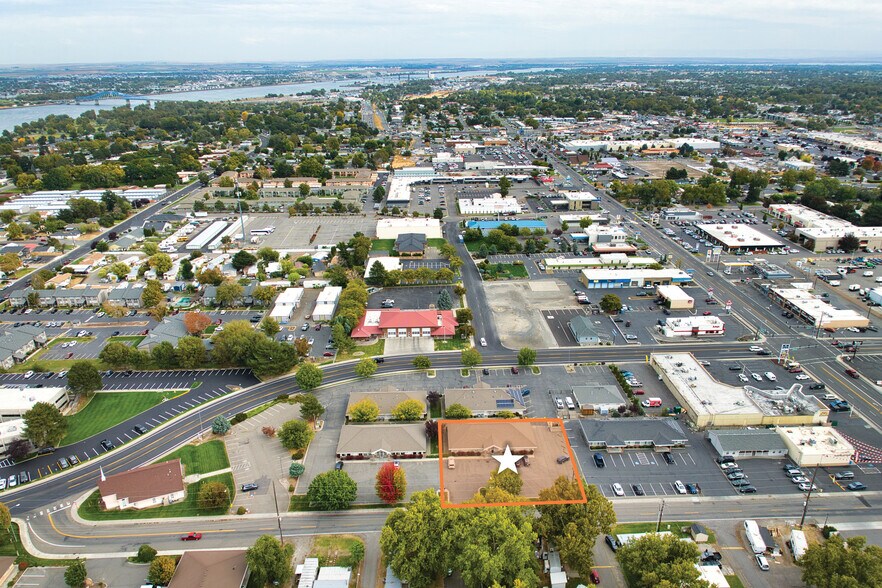 402 N Neel St, Kennewick, WA à vendre - Photo de l’immeuble – Image 3 sur 4