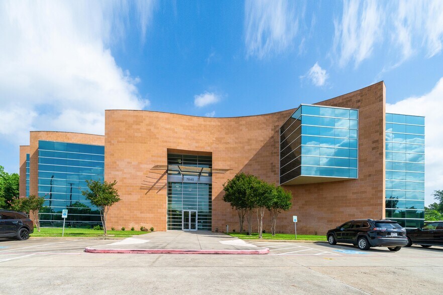 7840 N Sam Houston Pky W, Houston, TX à louer - Photo de l’immeuble – Image 3 sur 31