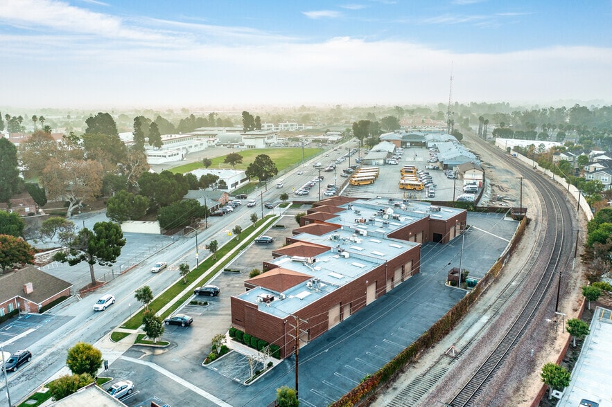 2340 Plaza Del Amo, Torrance, CA à louer - Photo de l’immeuble – Image 2 sur 13